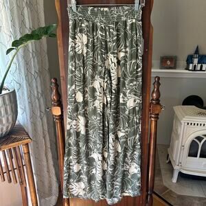 New Coco + Jaimeson Palazzo Pants beach wide leg palm tropical green cream